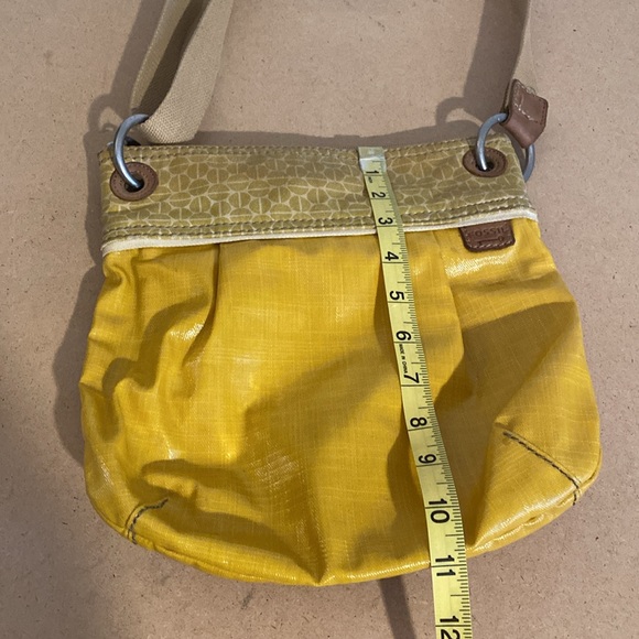 Fossil Key-Per Crossbody Bag. Yellow - Picture 4 of 10